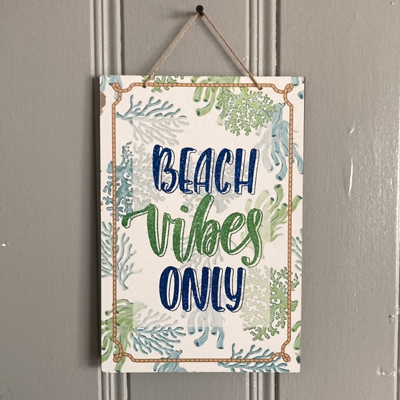 NWT Blue & Green Glittered BEACH VIBES ONLY Wooden Decoration Sign w/ 🪸 - Picture 8 of 11